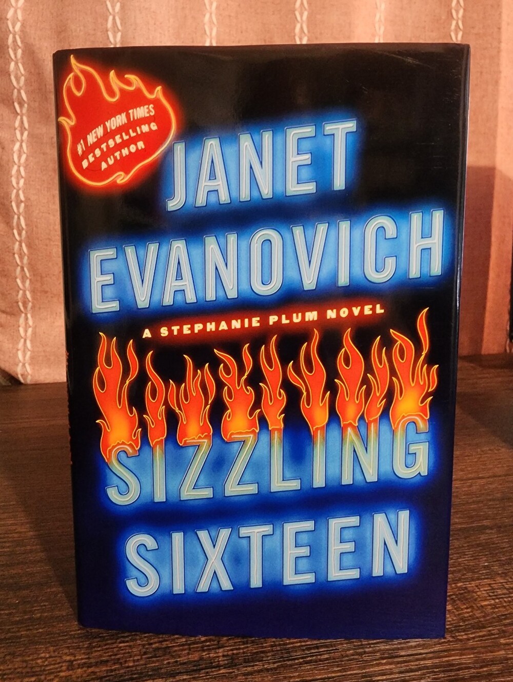 Sizzling Sixteen Novel By Janet Evanovich
